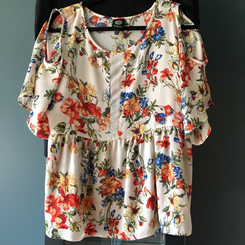 XL Bobeau Off Shoulder Drape Floral Shirt